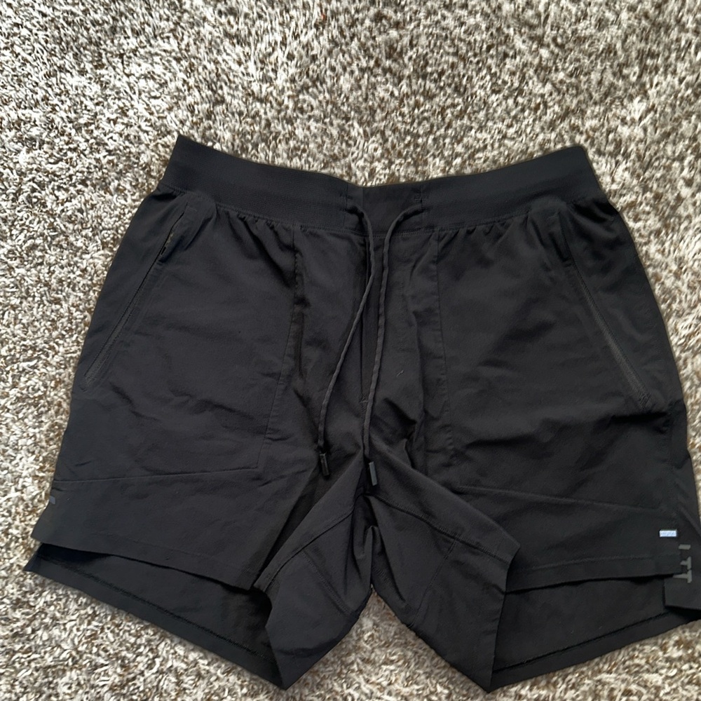 Lululemon License to Train Shorts sz L